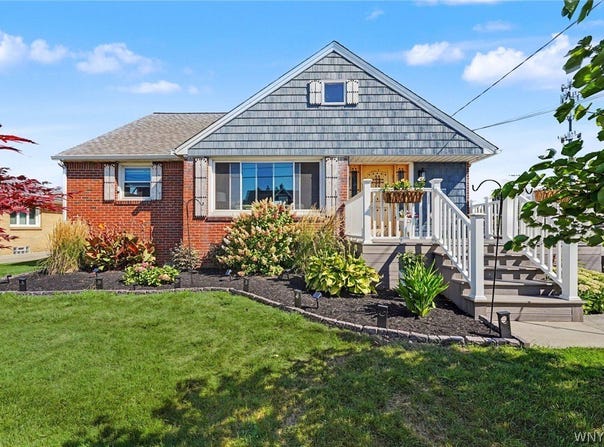 32 Hamilton Avenue, Buffalo, NY 14218