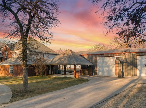 102 County Road 424A, Lorena, TX 76655