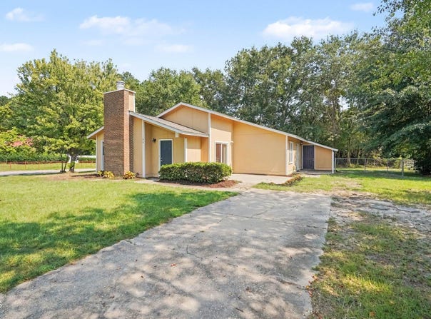 108 Deerfield Drive, Spring Lake, NC 28390