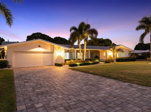 616 PINELAND Avenue, BELLEAIR, FL 33756