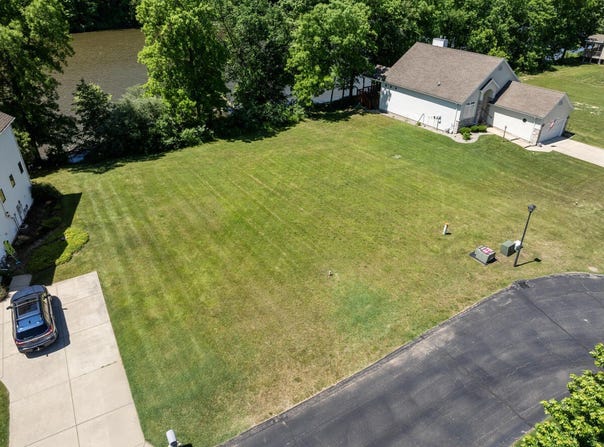 578 Swan River Drive, Benton Harbor, MI 49022