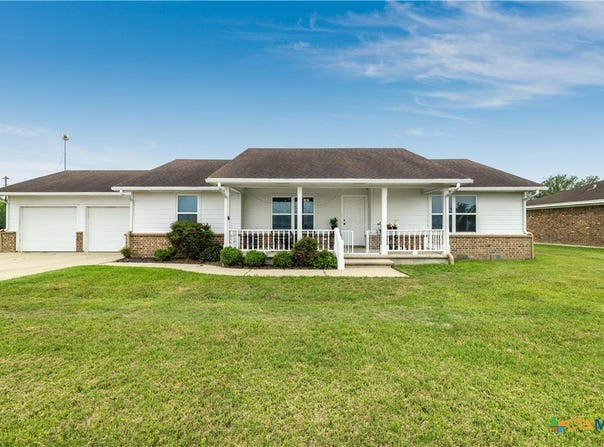 394 Navidad, Vanderbilt, TX 77991