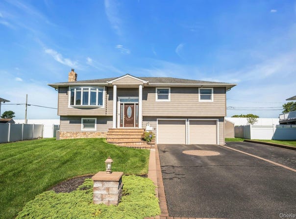 25 Heather Crescent, Commack, NY 11725