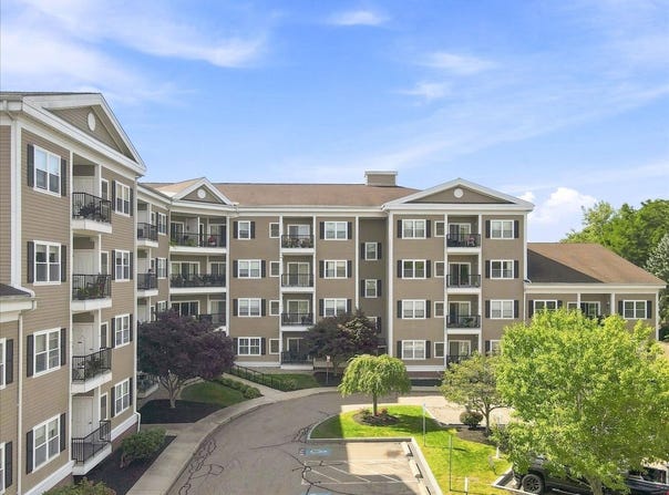 989 East St, Dedham, MA 02026