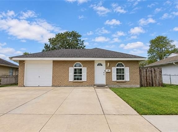 748 OAKWOOD Drive, Gretna, LA 70056