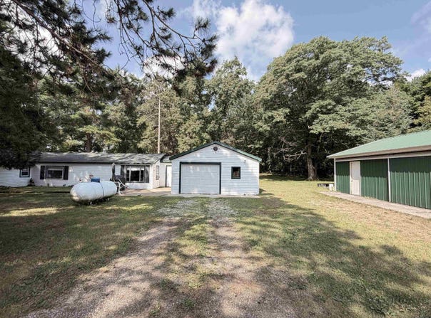 2976 S Clare Avenue, Harrison, MI 48625