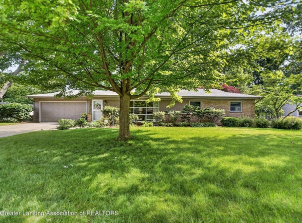 2401 Shawnee Trail, Okemos, MI 48864