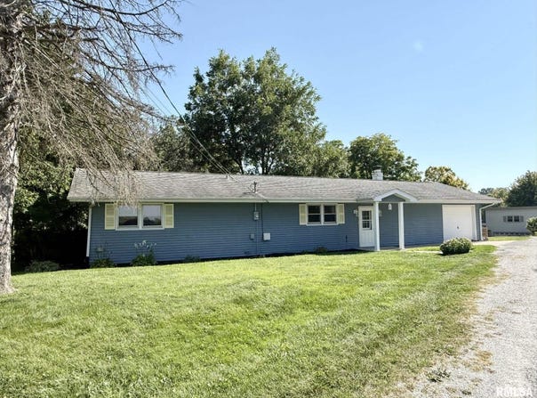 165 BIRCH Lane, Petersburg, IL 62675