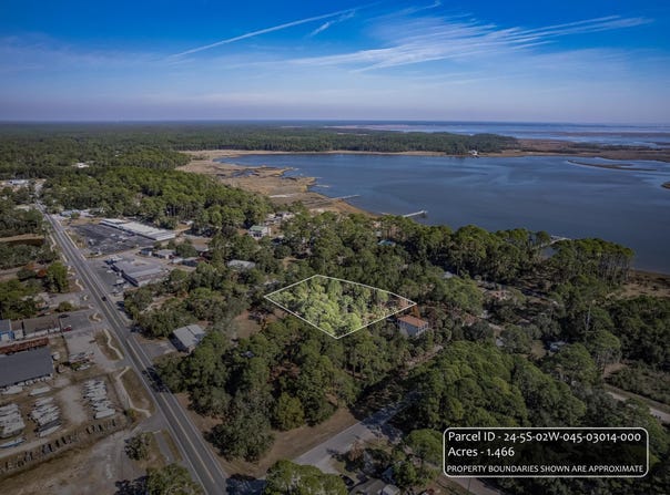 Piney Street, Panacea, FL 32346