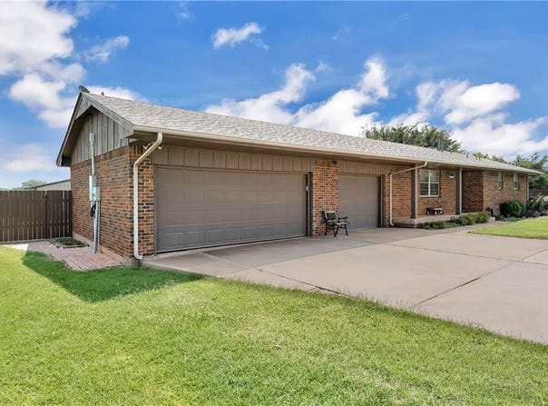 1912 N Watts, Sayre, OK 73662