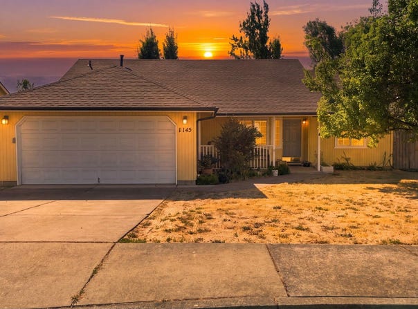 1145 ASH GROVE Loop, Creswell, OR 97426