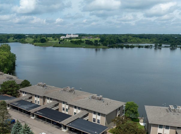 873 Cliffs Drive, Ypsilanti, MI 48198