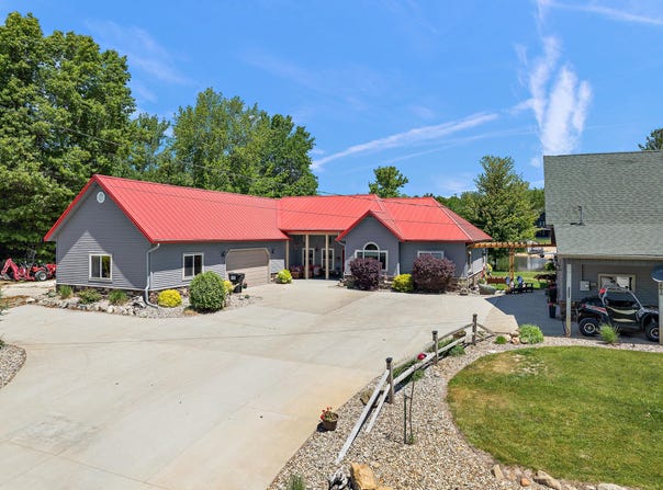8662 W Edgewood Road, Mears, MI 49436