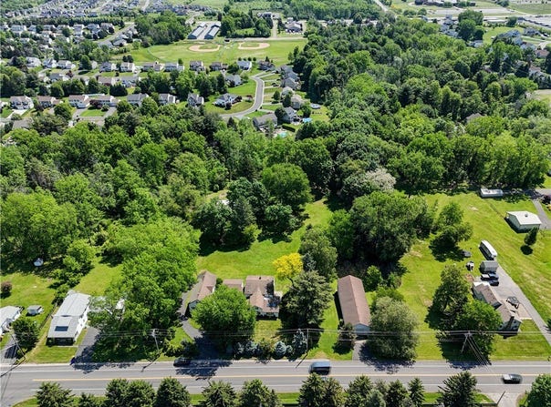610 Webster Rd, Webster, NY 14580