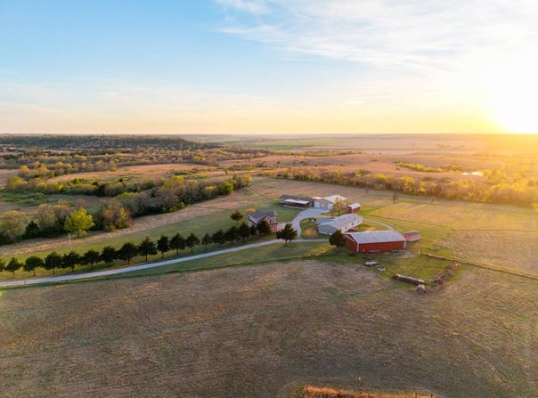 24519 141st Rd, Winfield, KS 67156