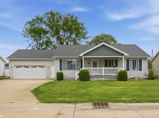 421 E Becky Ln., Mount Pleasant, IA 52641