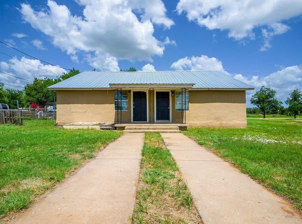 1004 Avon Ave, Llano, TX 78643