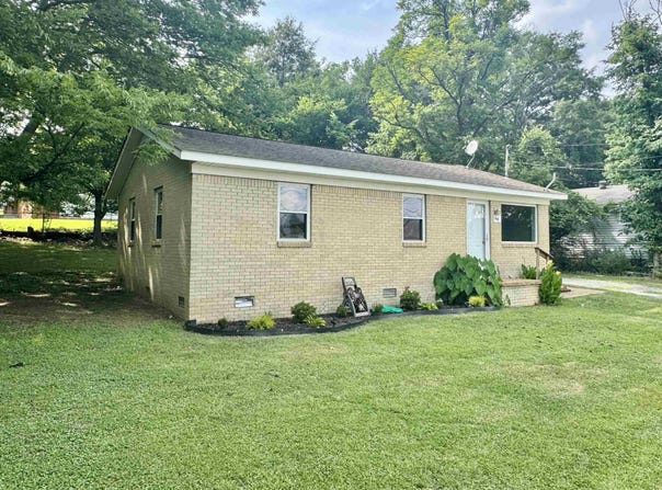 69 HAMIL St, Gates, TN 38037-4301