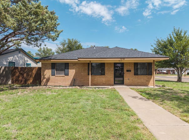 1018 E 8TH Street, Dumas, TX 79029-5206