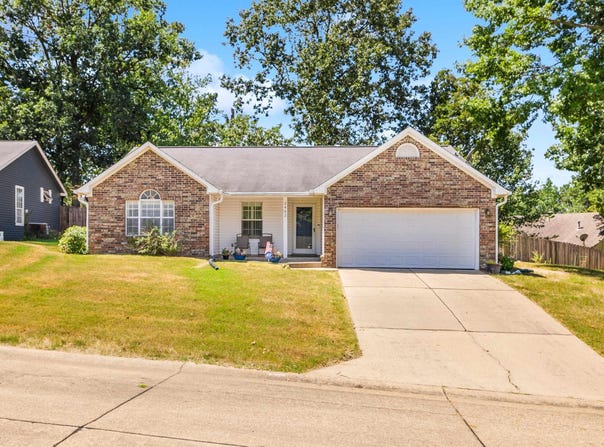 2402 Great Hill Road, Benton, AR 72015