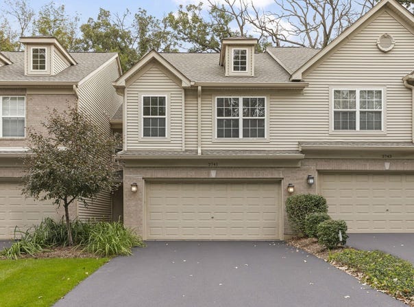 2741 Cobblestone Drive, Crystal Lake, IL 60012