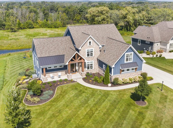 N41W23622 Century Farm Rd, Pewaukee, WI 53072