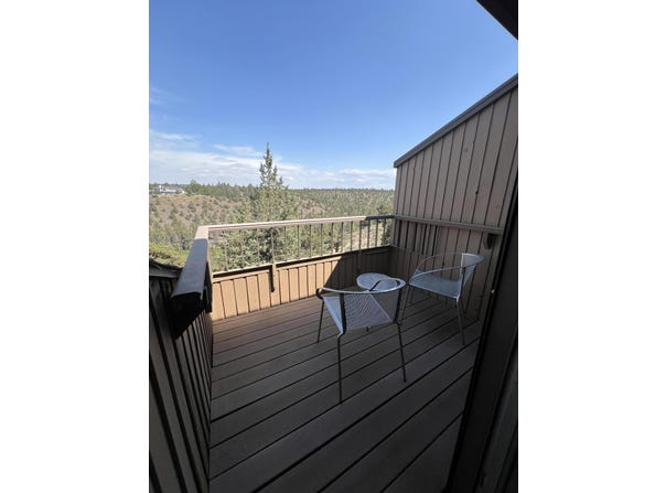 1974 Redtail Hawk Drive, Redmond, OR 97756