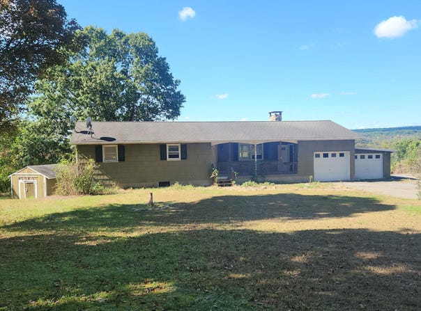 449 Weir Mountain Road, Gilbert, PA 18331