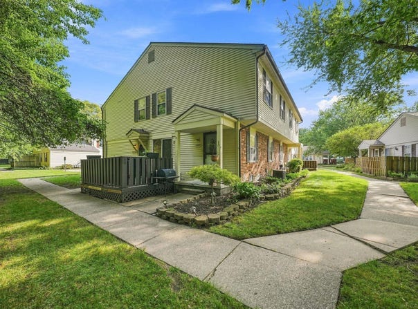 33707 Bayview DR, Chesterfield, MI 48047-3619