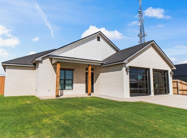 404 SW 2nd St, Seminole, TX 79360
