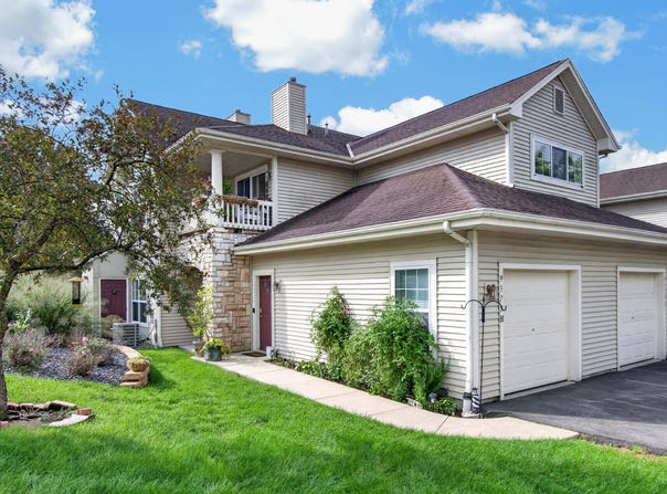 9375 S Cobblestone Way, Franklin, WI 53132