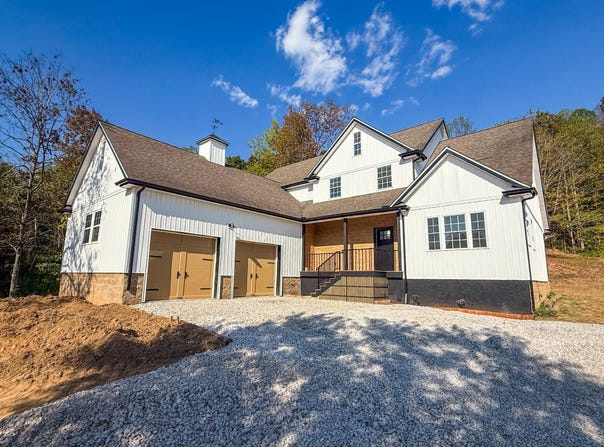 6897 County Road 15, Chesapeake, OH 45619