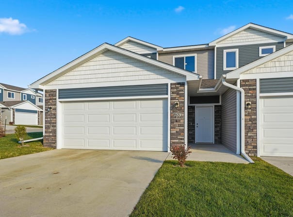 807 Campusside Place, Norwalk, IA 50211