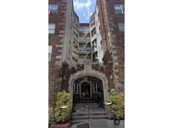 305 6th Avenue, Pelham, NY 10803