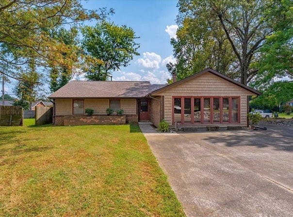 3337 Meadowlands Dr, Owensboro, KY 42303-6442