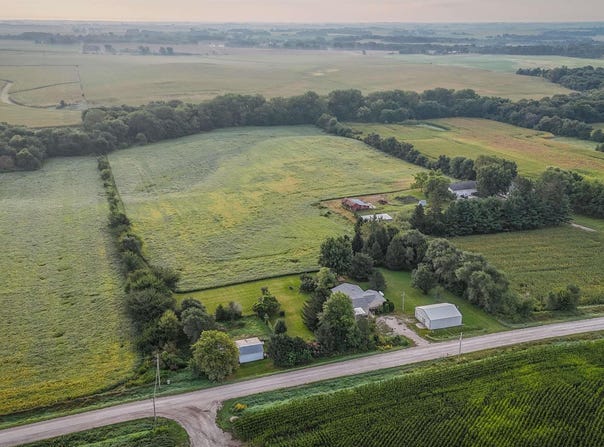 5300 33rd Ave Drive, Center Point, IA 52213