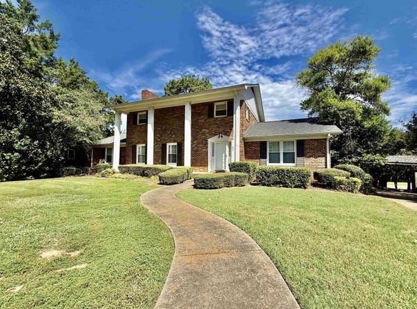 138 Cedarcrest Dr, Florence, AL 35630
