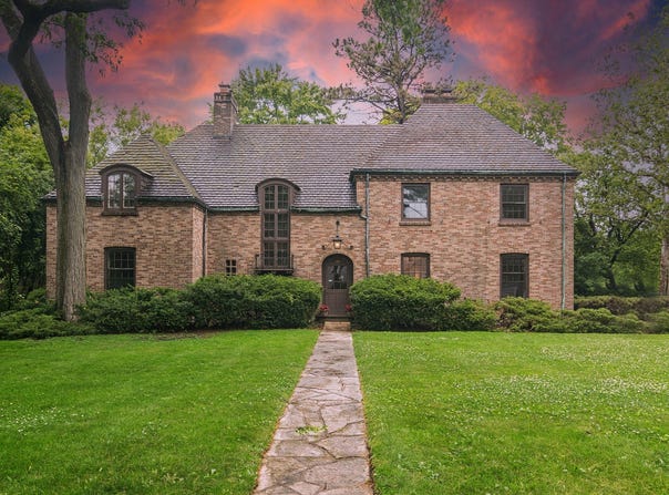 102 Pine Road, Barrington, IL 60010