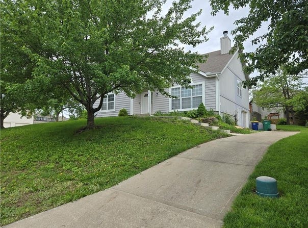 2128 SW British Drive, Lee's Summit, MO 64081