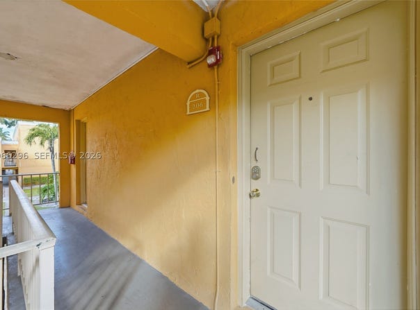 17901 NW 68th Ave, Hialeah, FL 33015