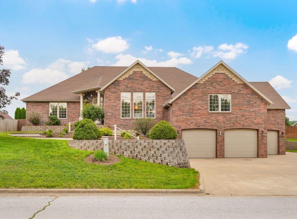 2001 N 7th Avenue, Ozark, MO 65721