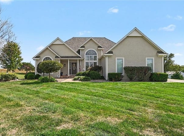 29621 Ashmore Way, Spring Hill, KS 66083
