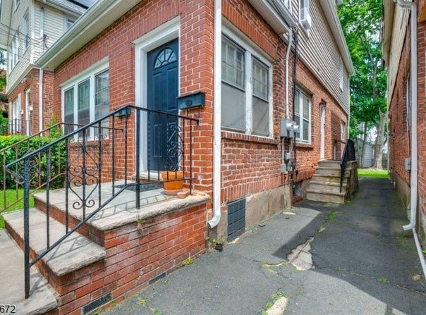 278 High St, Hackensack City, NJ 07601-2710