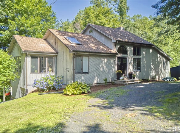 8 Mountain Trail, East Hampton, CT 06424