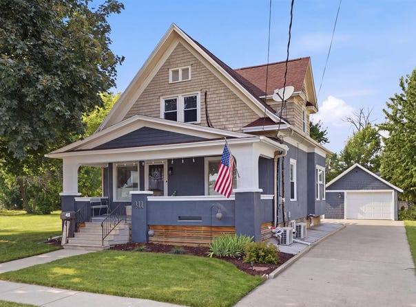411 MONROE Street, NEENAH, WI 54956