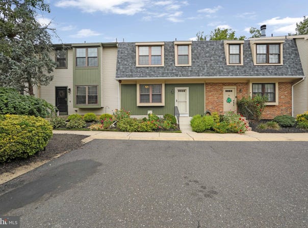 27 CROFTON Commons, CHERRY HILL, NJ 08034