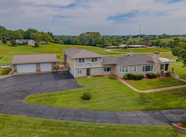 208 Lakeview Terrace, Glasgow, MO 65254