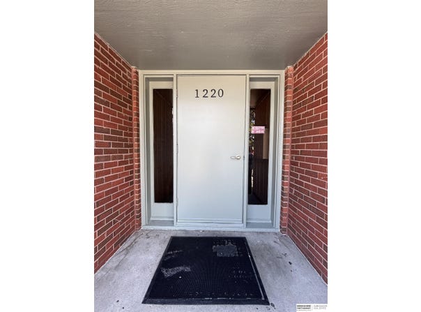 1220 S 120th Plaza, Omaha, NE 68144