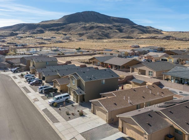 456 Chafey Drive SW, Los Lunas, NM 87031