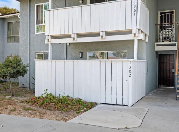 1300 Saratoga Avenue, Ventura, CA 93003